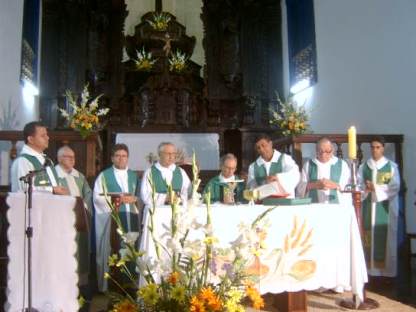 Missa celebrada por Dom Leonardo e concelebrada pelos Diretores  Espirituais